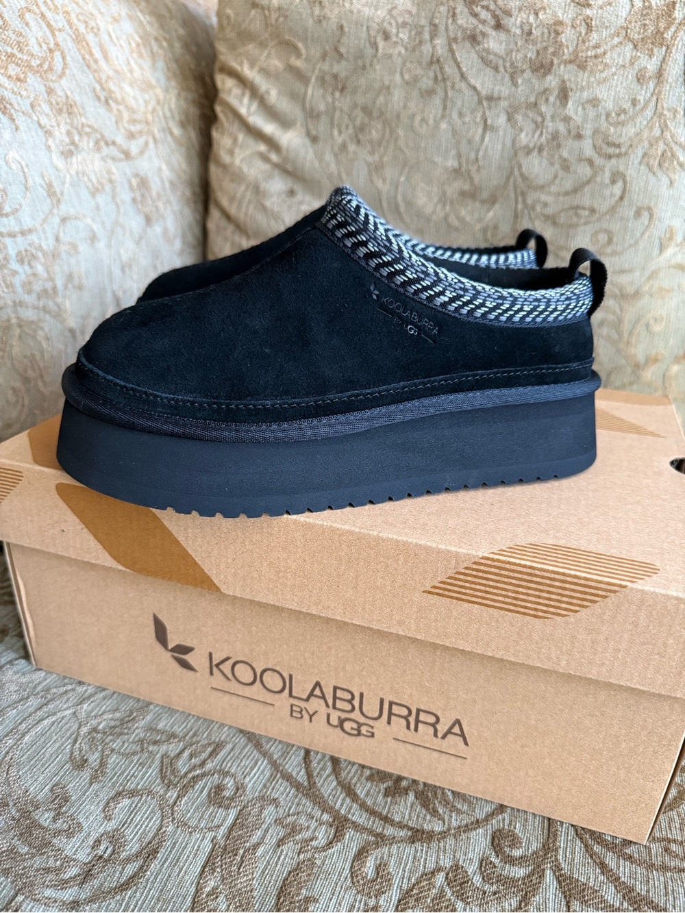 Koolaburra Black Burree Platforms- size US 5 new with tags
